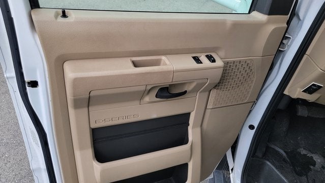 2018 Ford E-Series Cutaway BLACK